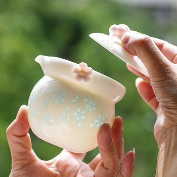 Purely Handcrafted Flower-Shaped Exquisite Ceramic Quick-Drinking Cup, Portable Outdoor Travel Tea Set with One Pot and Two Cups