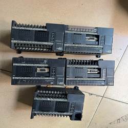 PLC CP1E-N30DR-A, 온전한 기능, 그림에 표시된 것처럼 모양,