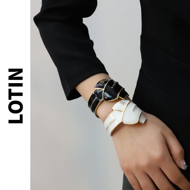 Coc Light Luxury High-End Enamel Three-Dimensional Ribbon Knotted Bracelet, Fashionable and Unique Bracelet for Socialites, Old Money Style Jewelry Coc Light Luxury High-End Enamel Three-Dimensional Ribbon Knotted Bracelet, Fashionable and Unique Bracelet for Socialites, Old Money Style Jewelry