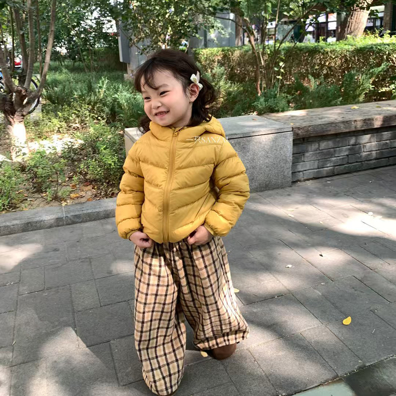 A Three-Piece Set of Girls' Winter 90% White Duck down Hooded Short down Jacket for Children, Baby Windproof down Coat, Trendy