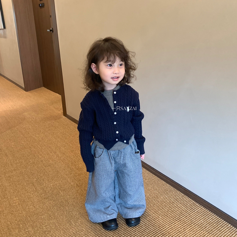 A Three-Piece Set for Girls, Spring Classic Twist Embroidery Knit Cardigan, Baby Spring and Autumn Sweater Jacket, Children's Top A Three-Piece Set for Girls, Spring Classic Twist Embroidery Knit Cardigan, Baby Spring and Autumn Sweater Jacket, Children's Top