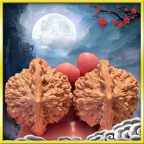 Wenwan walnut hand plate toy with Wang Yongs official hat with unicorn pattern patinated handle for men ancient wild four-story lion head Yun