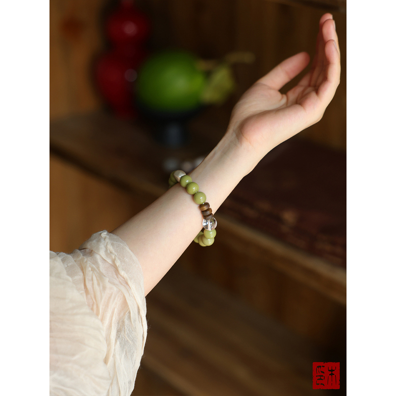 Mumian "Chayen" Original Alxa Avocado Green Bracelet with 999 Pure Silver Crystal and Kyan Agarwood for Women Mumian "Chayen" Original Alxa Avocado Green Bracelet with 999 Pure Silver Crystal and Kyan Agarwood for Women