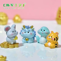 Микроландшафтный бонсай может быть обработан от имени двенадцати зодиакальных красочных украшений из смолы: крыса, корова, тигр, кролик, дракон, змея, лошадь, овца, обезьяна, курица, собака.