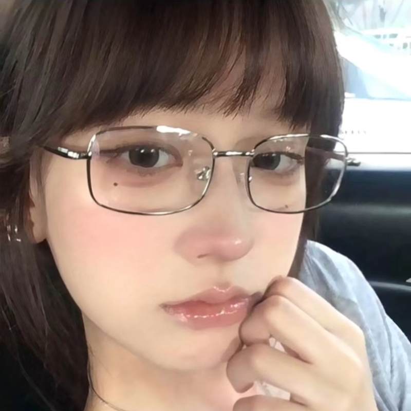 Japanese-Style Gold Wire Small Square Frame Glasses for Women, Suitable for Prescription Lenses, Natural Look, High Intelligence Silver Frame, Pure Desire Style, Anti-Blue Light Eyeglass Frame