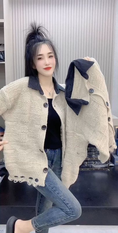 2025 Autumn/Winter New Denim Collar Ripped Button Patchwork Long Sleeve Jacket Knitted Sweater Women's Loose Fashion Top