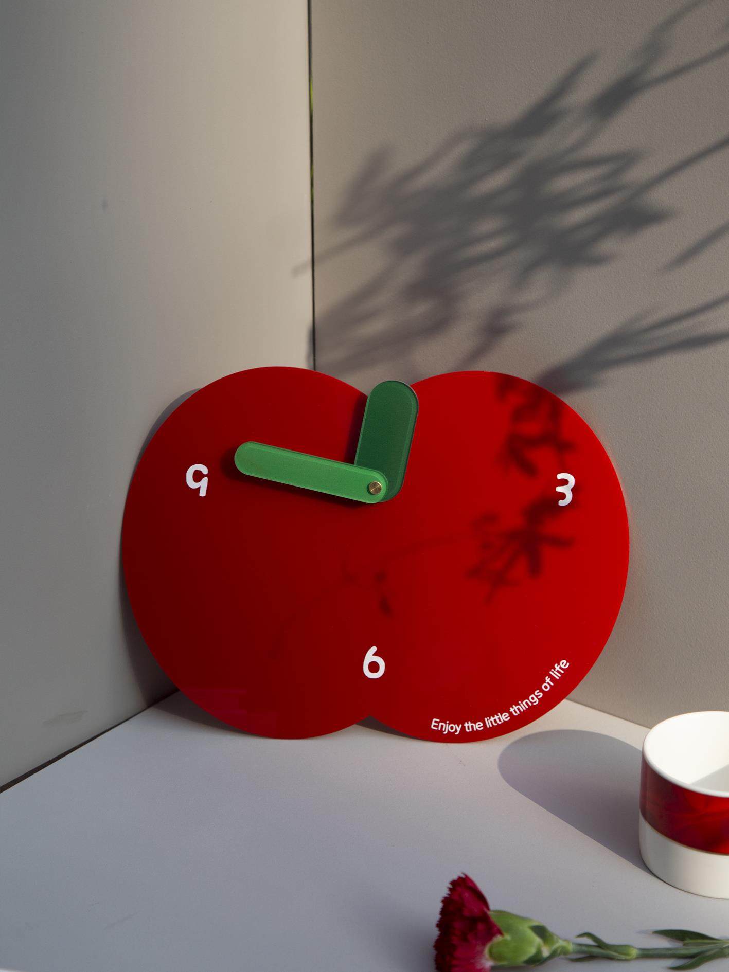 Apple Wall Clock, Cute and Trendy, Home Design, New Modern Decorative Clock, Silent Sweep Second Clock for Children's Room