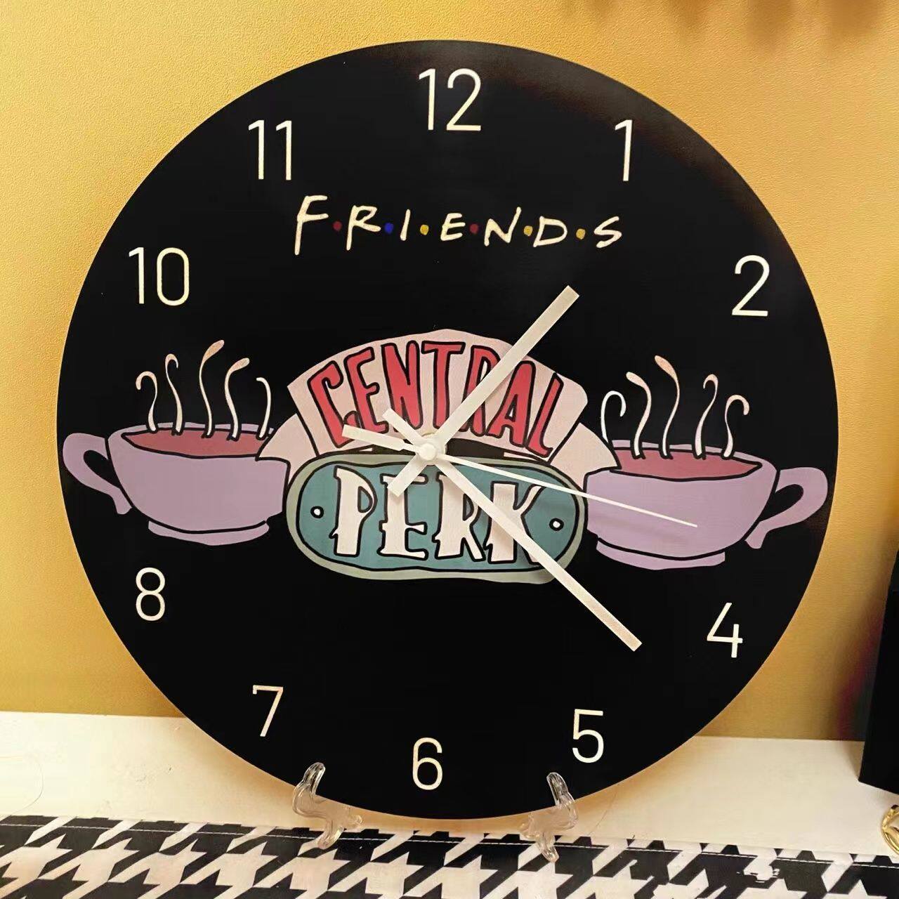 Fashionable and Simple Clock, Friends-Themed Wall Clock, American Tv Series Silent Clock, Glass Clock for Bedroom and Living Room