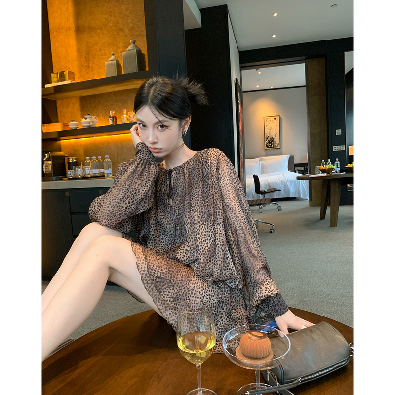 Hamyiho Retro Leopard Print Chiffon Long-Sleeved Dress for Women Autum 2026 New Style Waist Slimming A-Line Short Skirt Hamyiho Retro Leopard Print Chiffon Long-Sleeved Dress for Women Autum 2026 New Style Waist Slimming A-Line Short Skirt