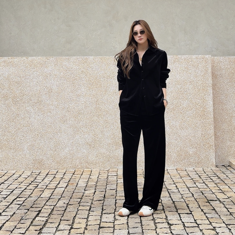 Velvet Luxury Autumn Retro Black Elegant Loose Slimming Casual Top and Pants Fashion Set Velvet Luxury Autumn Retro Black Elegant Loose Slimming Casual Top and Pants Fashion Set