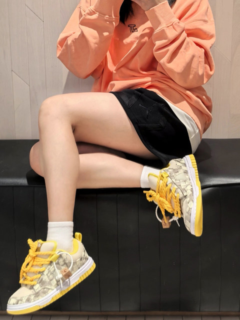 Original niche disruptive style thick tongue yellow bread shoes men's casual sports shoes plaid low-top trendy sneakers