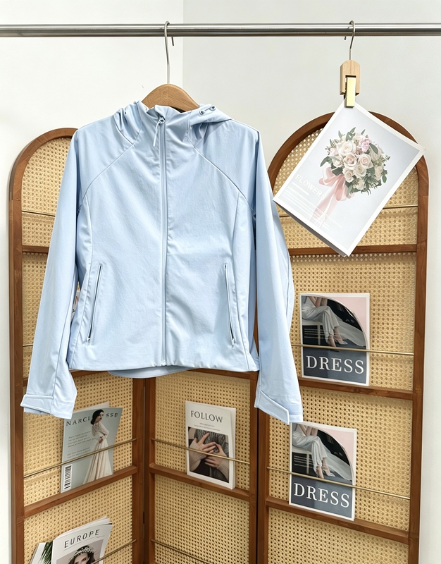 Le Brand Outdoor Sports Style Hooded Windproof and Water-Repellent Soft Shell Jacket Women's Short Casual Jacket Le Brand Outdoor Sports Style Hooded Windproof and Water-Repellent Soft Shell Jacket Women's Short Casual Jacket