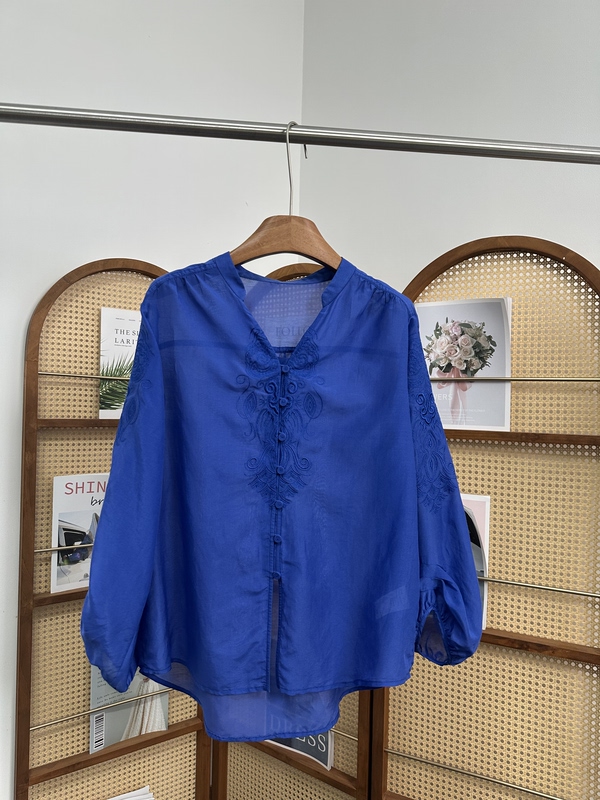 2210by Brand Blue Label Shirt, Densely Woven Ethnic Style Top, Size 4, Length 61, Bust 109 2210by Brand Blue Label Shirt, Densely Woven Ethnic Style Top, Size 4, Length 61, Bust 109