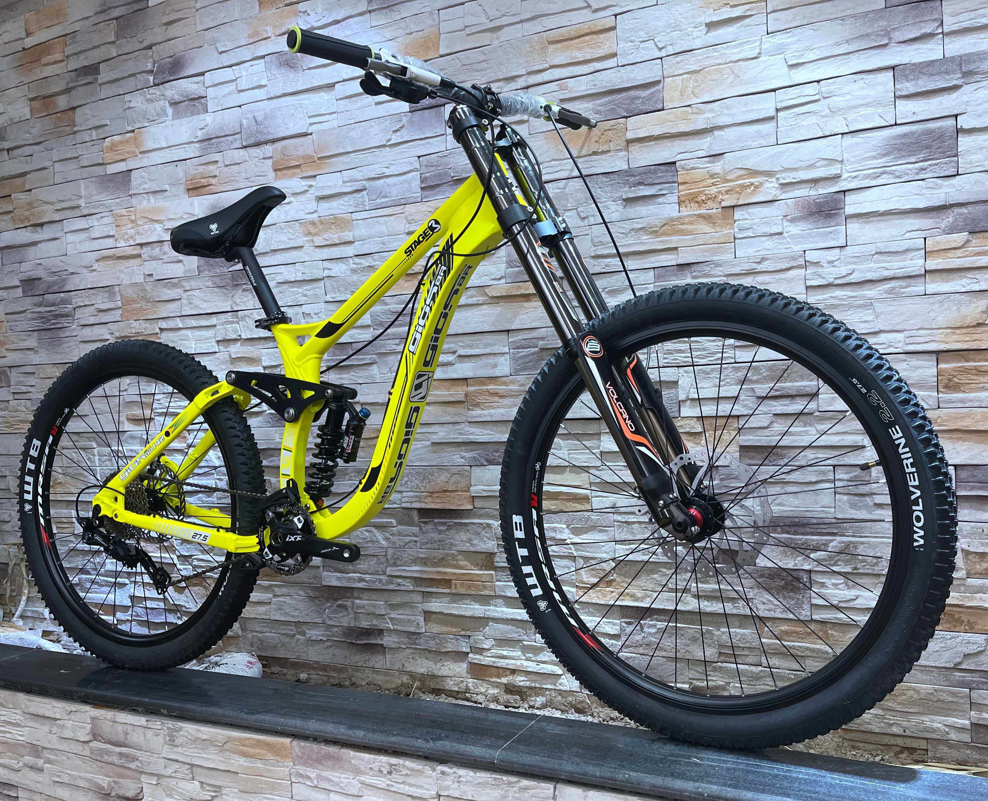 2025全地形越野速降自行车DH山地车软尾11速26寸适合新手吗？