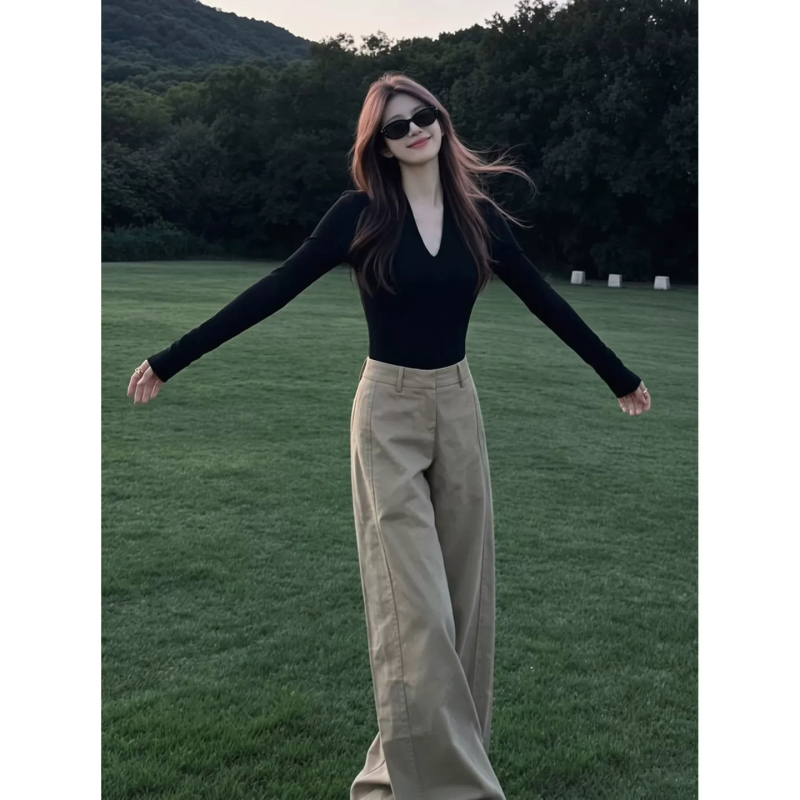 Korean Style Black V Neck Inner Layering Shirt for Women, New Slim Fit Long-Sleeved Sexy Knitted Top for Autumn and Winter Korean Style Black V Neck Inner Layering Shirt for Women, New Slim Fit Long-Sleeved Sexy Knitted Top for Autumn and Winter