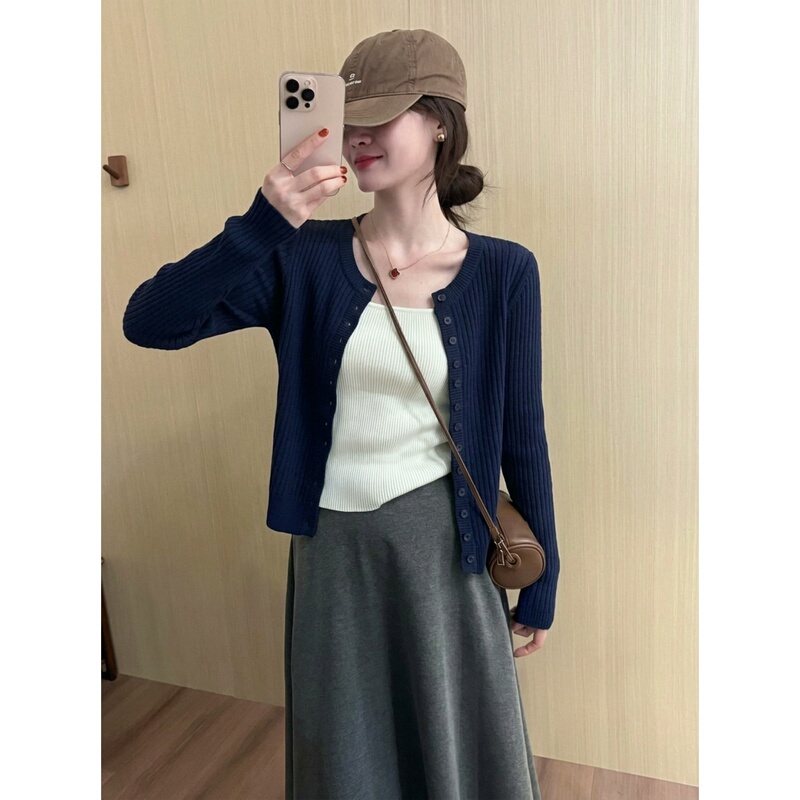 Korean-Style Navy Blue Knitted Cardigan for Women, Early Autumn 2026 New Model, High-End Slim-Fit Short Sweater Jacket Top
