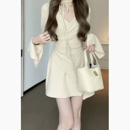 Дизайнерская осенняя мини-юбка, приталенный корсет, мегафон, платье, тренд сезона, V-образный вырез