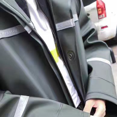 户外雨衣店