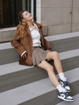 New spot seconds limited time special four seasons on campus wind male and female couple similarly see income