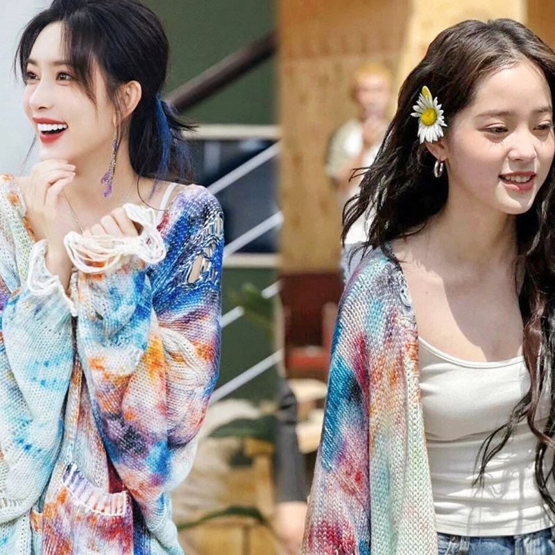 Beauty Cultivation: Meng Ziyi and Ouyang Nana's Popular Rainbow Distressed Style Knitted Cardigan Jacket