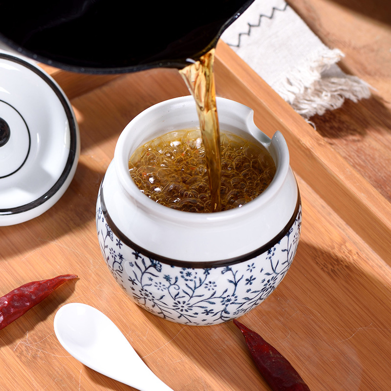 探寻陕西风味的灵魂伴侣：秦椒与油泼辣子的魅力