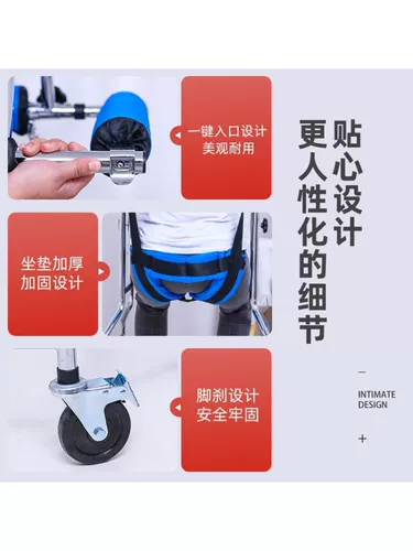 Пожилые люди ходят на вспомогательную станцию.