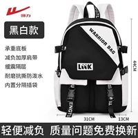 Модель черного цвета