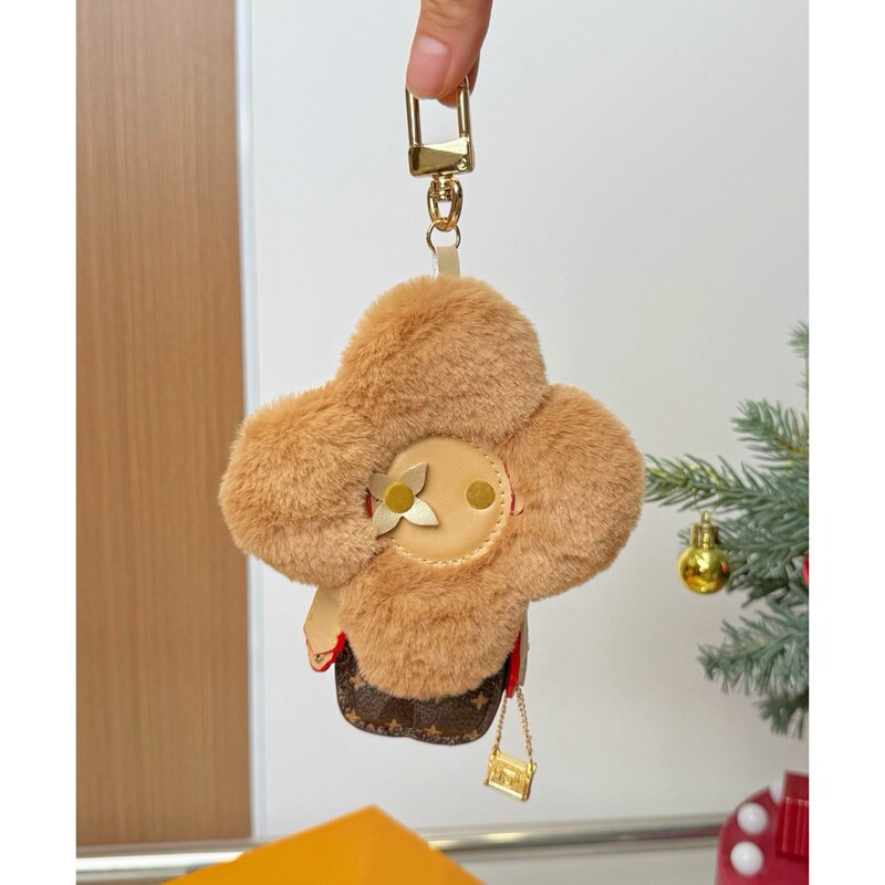 Luckeasy Luxury Matching Bag Pendant Sunflower Charm Vivienne Mink Fur Car Keychain Bag Luckeasy Luxury Matching Bag Pendant Sunflower Charm Vivienne Mink Fur Car Keychain Bag