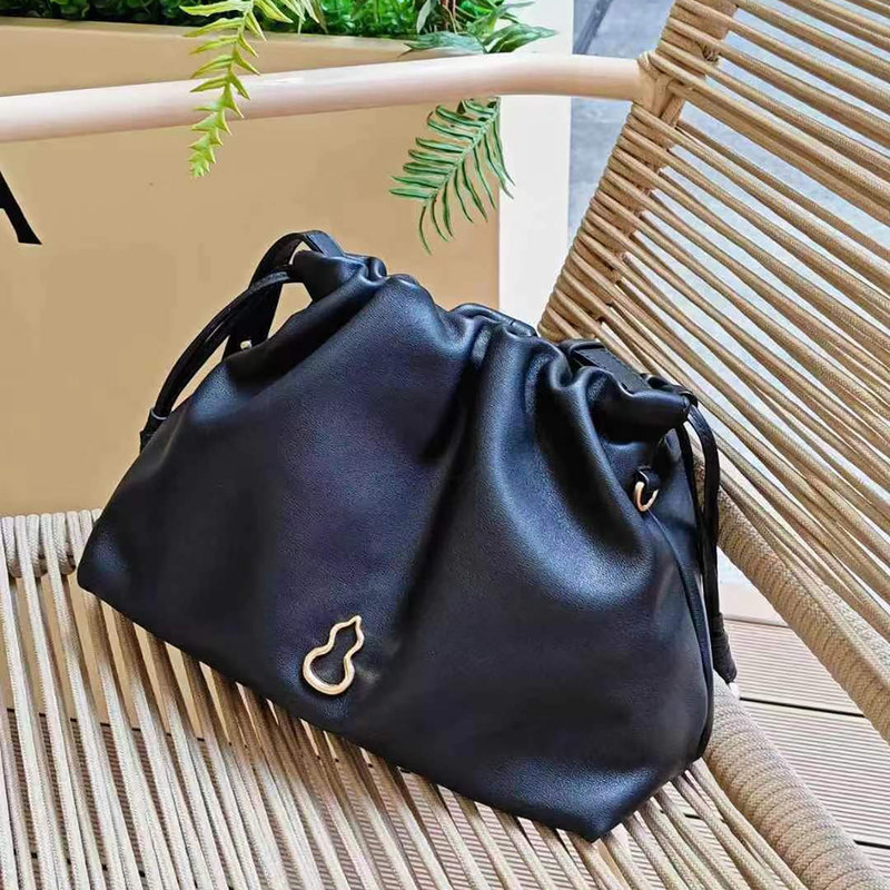 2025 New Genuine Leather Trash Bag Style Women's Niche Design Crossbody Cloud Bag with a High-End Feel, Versatile Shoulder and Underarm Bag