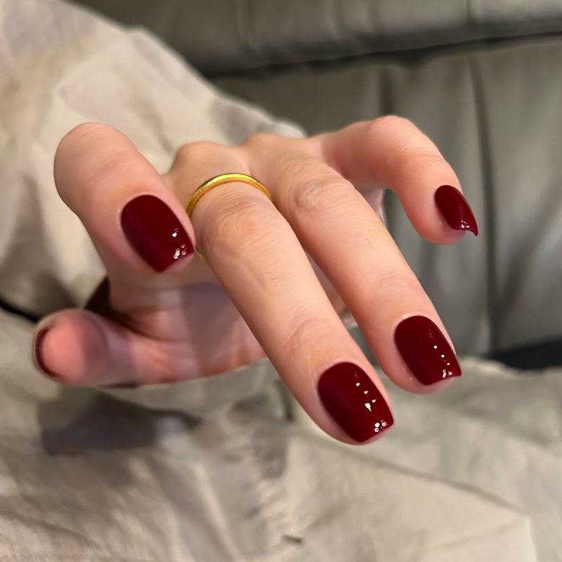 2026 New Year Cherry Red Short Solid Color Bridal Wedding Nail Stickers, Brightening Fake Nails