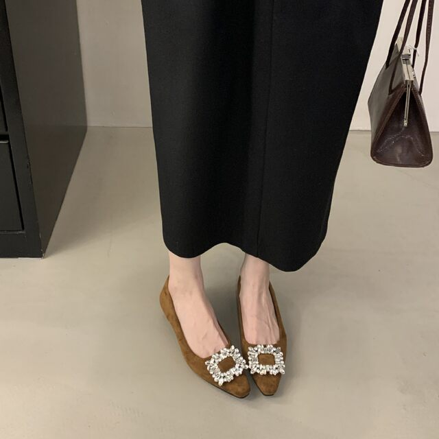 French-Style Pointed-Toe Commuter Flats for Women, 2024 New Autumn Model, Shallow Mouth, Versatile, with Rhinestone Square Buckle, Elegant Flat Shoes