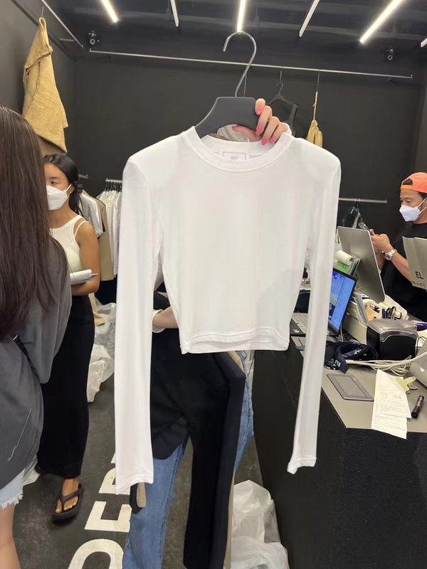 2026 Spring and Autumn New Solid Color Short Slim Fit Shoulder Pad Base Shirt Long Sleeve T-Shirt Women's Versatile White Top