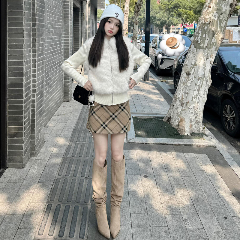 Khaki Plaid Skirt for Women, Autumn and Winter 2026 New Style, High-Waisted, Slimming, Straight A-Line Skirt, Woolen Hip-Hugging Short Skirt
