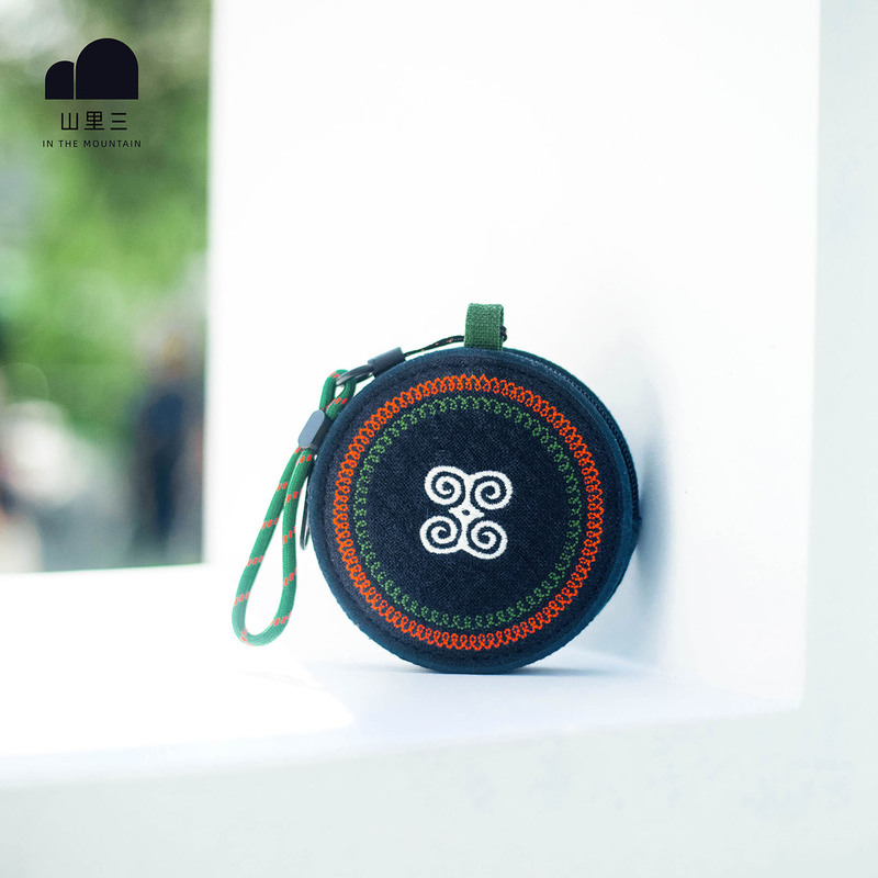 Shanli San [Market Shopping Series] Yi Ethnic Classic Pattern Embroidered Earphone Bag Mini Round Bag