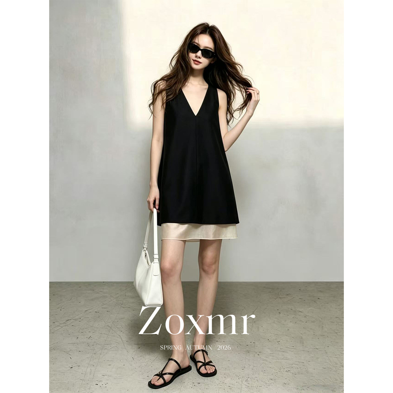 Stunningly Beautiful, Unique Hepburn-Style Loose-Fitting V-Neck Black Color-Blocked Sleeveless Tank Dress for Women in Summer