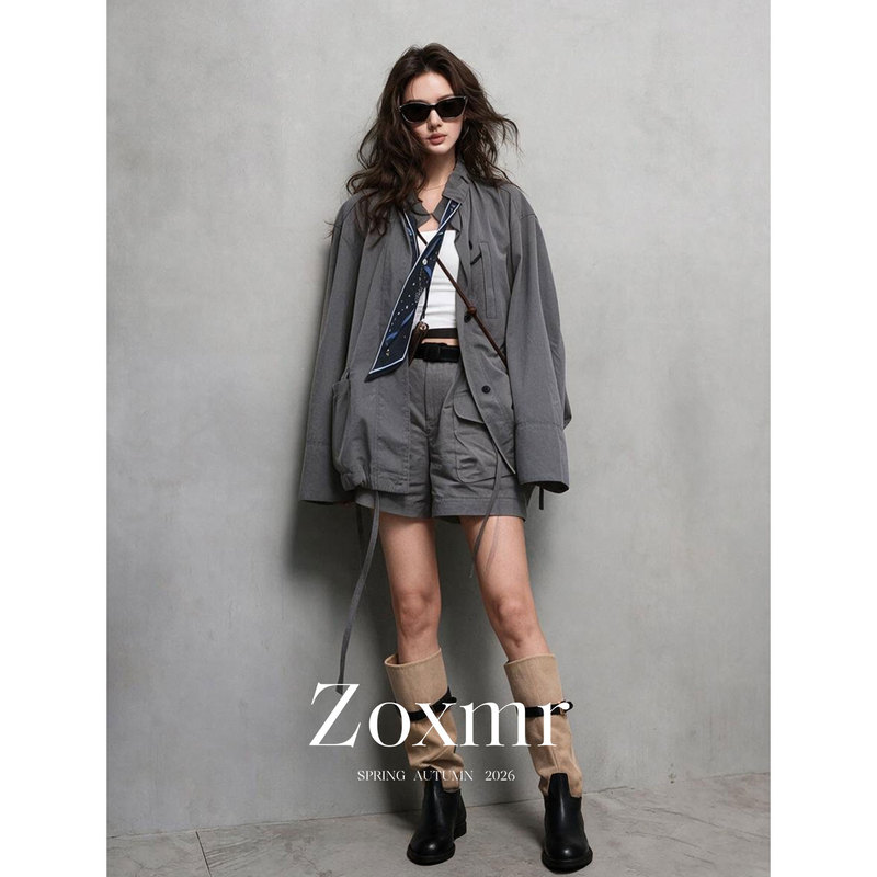 Smart and Stylish Outfit, Cool and Chic, Age-Reducing, Casual and Work-Friendly, Gray Workwear Jacket and Shorts Set for Women, Autumn 2026 Smart and Stylish Outfit, Cool and Chic, Age-Reducing, Casual and Work-Friendly, Gray Workwear Jacket and Shorts Set for Women, Autumn 2026