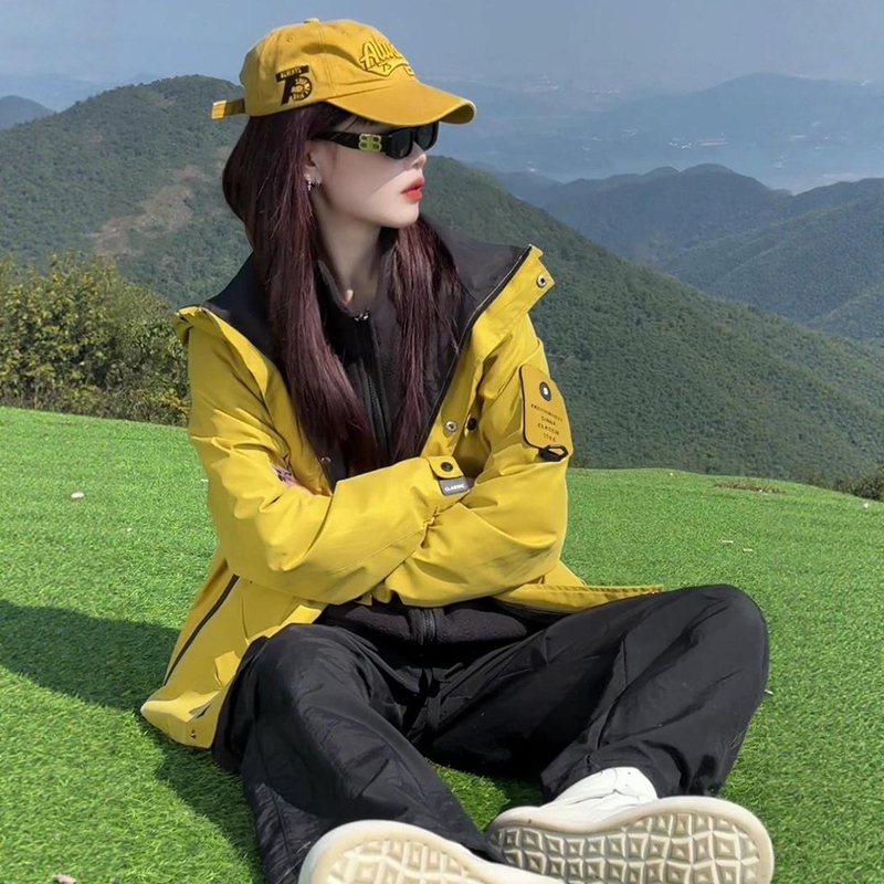 British Dgkp Jacket for Men and Women, Three-In-One 2026 New Spring and Summer Windproof and Waterproof Detachable Jacket, Versatile British Dgkp Jacket for Men and Women, Three-In-One 2026 New Spring and Summer Windproof and Waterproof Detachable Jacket, Versatile