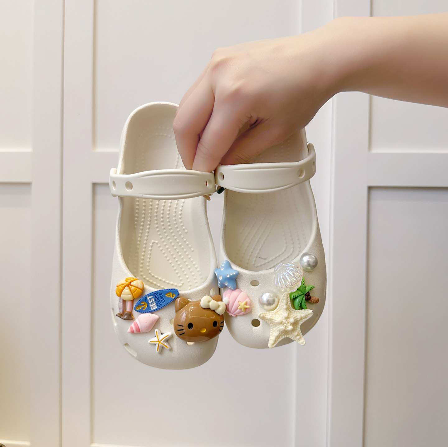 Girls' Clogs for Summer, Children's Cute Kt Cat Parent-Child Slippers, Dual-Use Beach Sandals for Girls — 2