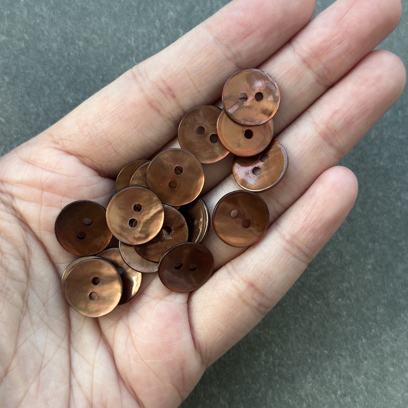 High-End Imported Mother-Of-Pearl Buttons, Pure Shell Two-Hole Buttons, Natural Real Shell Buttons, Coffee-Colored Shirt and Sweater Buttons