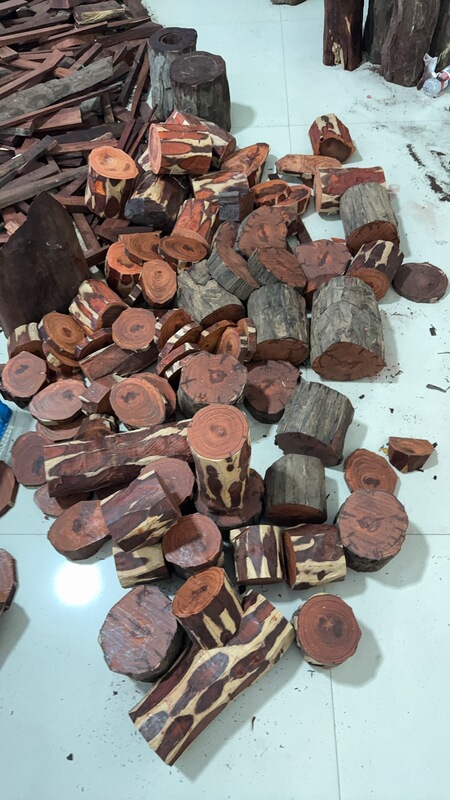 Indian Small-Leaf Rosewood Scrap Wood, Woodworking Waste Material, Redwood Raw Material, Old Wood, Practice Wood, Small Pieces