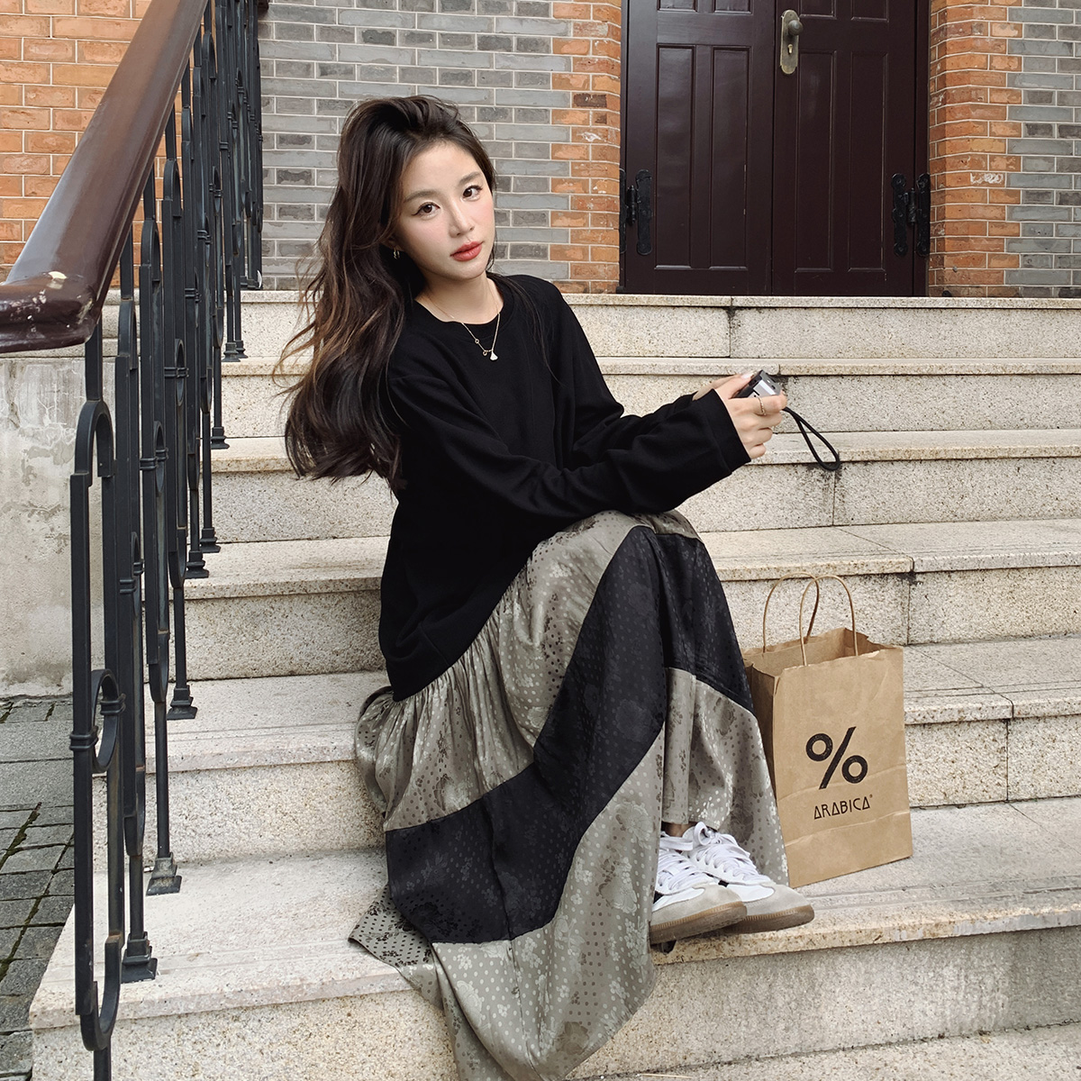 Paris (designer) SOLENELARA BLACK SPLICING LONG SLEEVE SWEATER DRESS 2023 AUTUMN NEW ADVANCED-Taobao