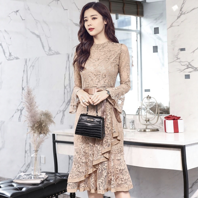 Elegant Lace Long-Sleeved Dress for Women, Autumn and Summer Style, Korean Style Slim Fit, Mid-Length, Bell-Sleeved, Fashionable Fishtail Skirt Elegant Lace Long-Sleeved Dress for Women, Autumn and Summer Style, Korean Style Slim Fit, Mid-Length, Bell-Sleeved, Fashionable Fishtail Skirt