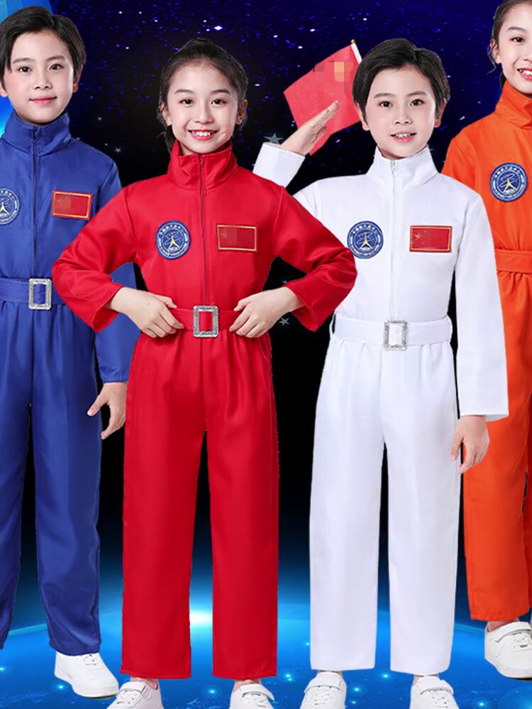儿童太空服角色扮演，亲子共度梦幻宇宙之旅