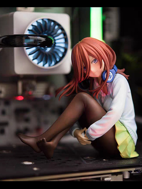 Five-Quarter Flower Wedding Nakano Erino Sanjiu Figure Desk School Uniform Beautiful Girl Two-Dimensional Peripheral Car Chassis