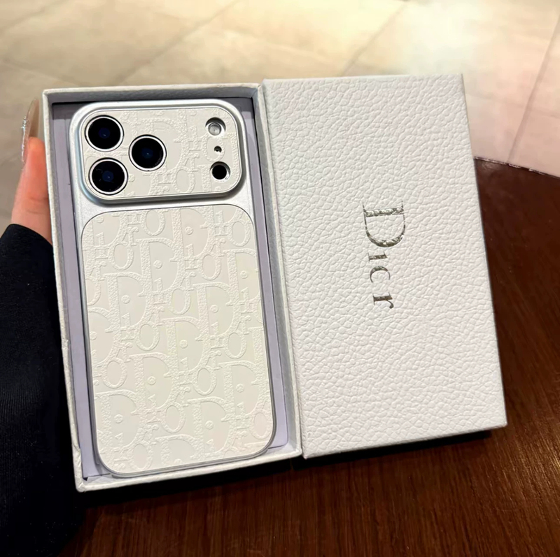 New High-End Embossed Leather Texture Dr Luxury Phone Case Suitable for iPhone 18 Pro Max, Apple 16 Pro Leather Luxury Brand 15 Couple 17 Pro Full Protection Anti-Drop Internet Celebrity Style