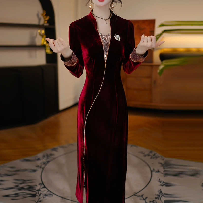 Elegant Mother-Of-The-Bride Dress for the Wedding Banquet, 2026 New Autumn and Winter High-End Light Luxury Velvet Dress with a Sophisticated Feel