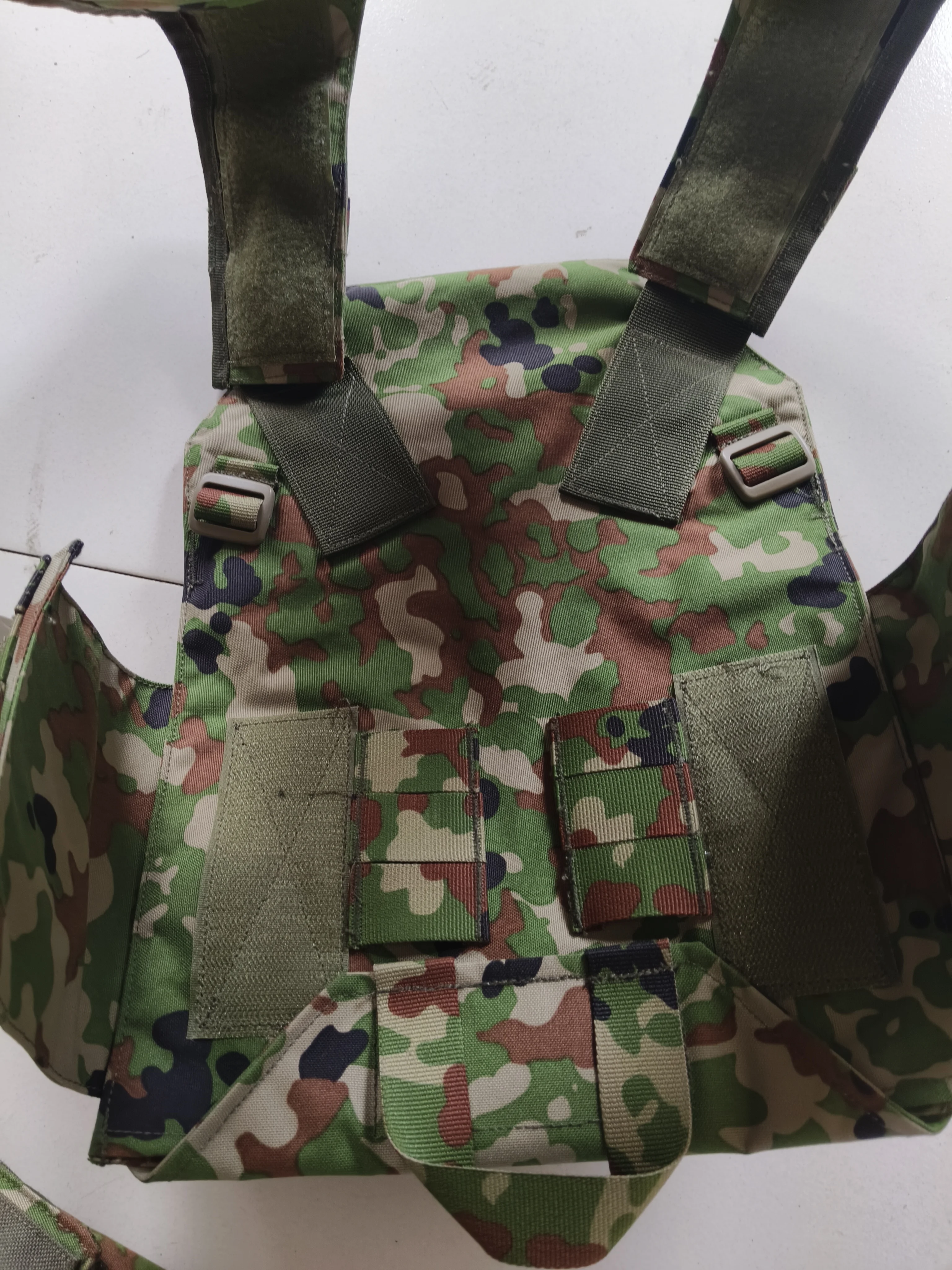 Chaleco táctico tipo 18 JGSDF multifuncional en acción