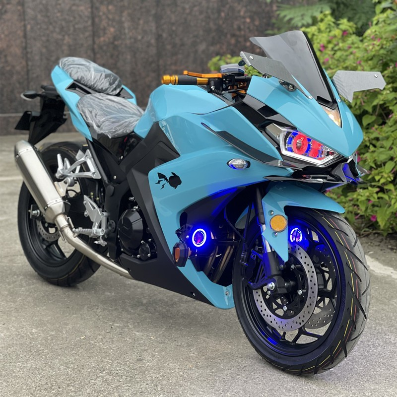 Мотоцикл Kawasaki Ninja R3 — спортивный взрослый байк, несколько цветовых вариантов, разрешён для регистрации