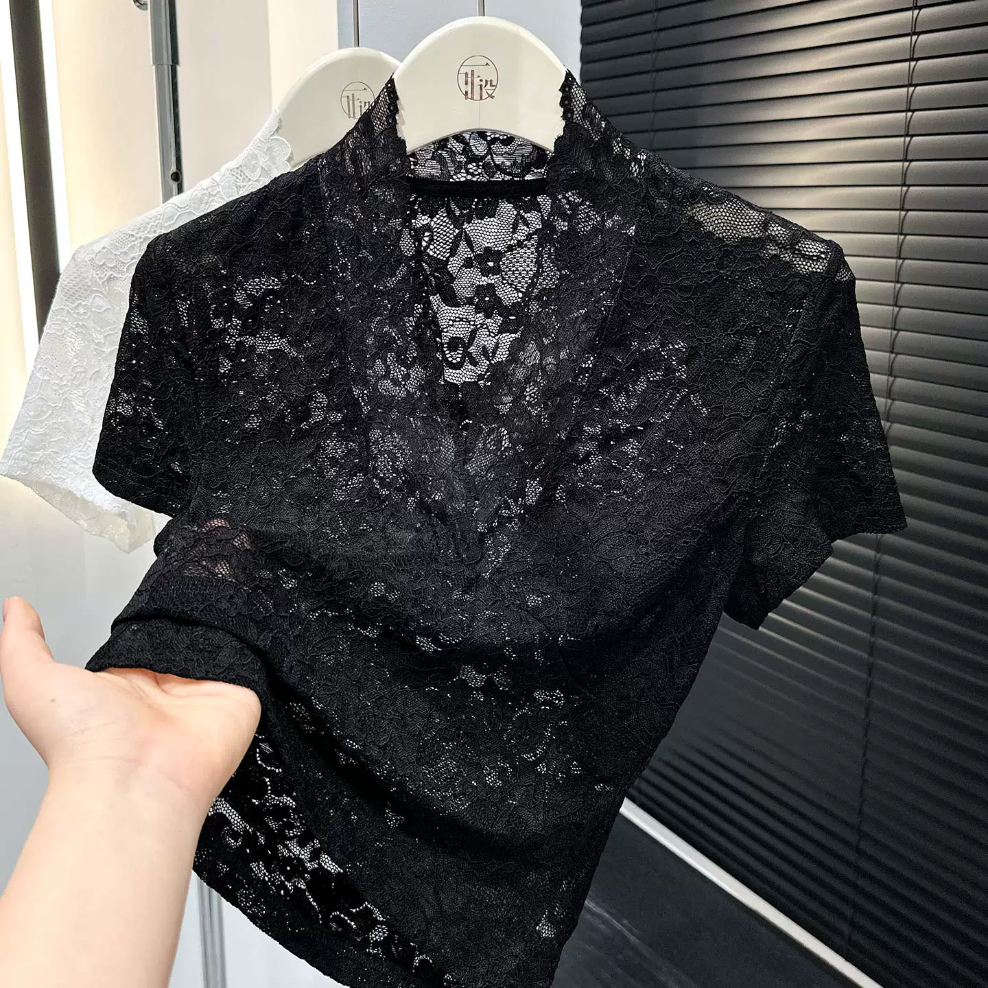 Lace summer breathable design T-shirt, lace dress, with short sleeve, V-neckline, slim fit, trend of season