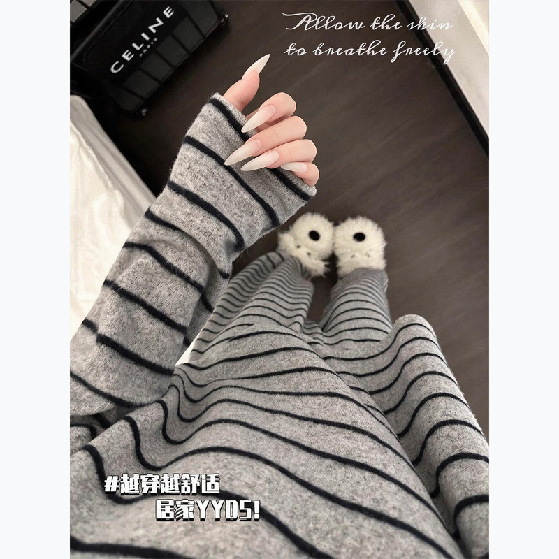 Island Velvet Pajamas for Women, Autumn and Winter 2026 New Style, High-End German Velvet Brushed Fabric, Warm and Thickened for Winter, Home Wear Island Velvet Pajamas for Women, Autumn and Winter 2026 New Style, High-End German Velvet Brushed Fabric, Warm and Thickened for Winter, Home Wear